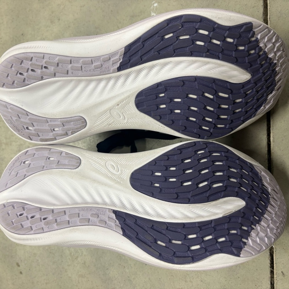 ASICS Nimbus - Picture 6 of 7